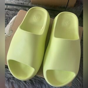 Adidas Yeezy Slides 🟢🟩